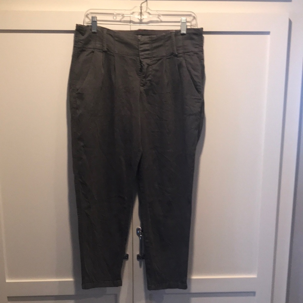 Alice + Olivia cropped khakis